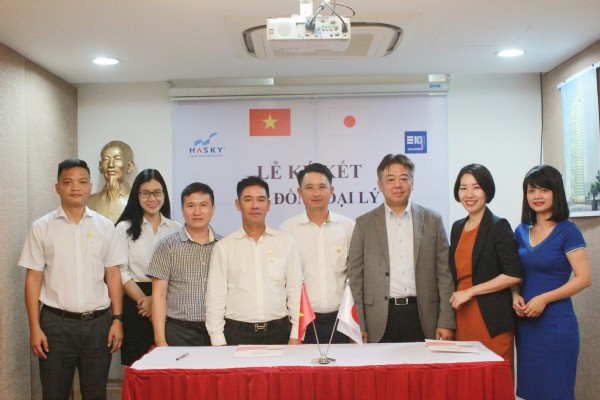 SIGNING CEREMONY OF AGENCY CONTRACT BETWEEN HASKY GROUP & VINA-SANWA